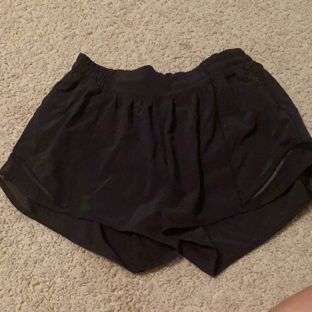 Lululemon hotty hot shorts 4 inch size 6 tall